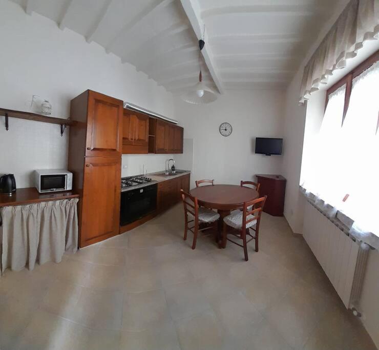 La Casina Di Guido Appartement Chianni Buitenkant foto