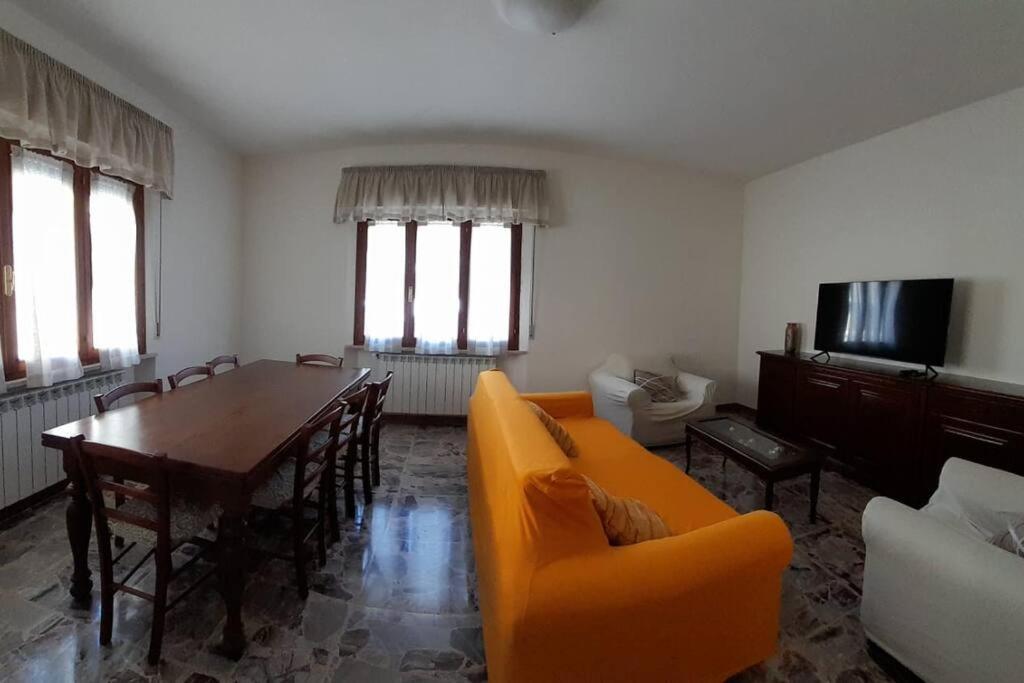 La Casina Di Guido Appartement Chianni Buitenkant foto